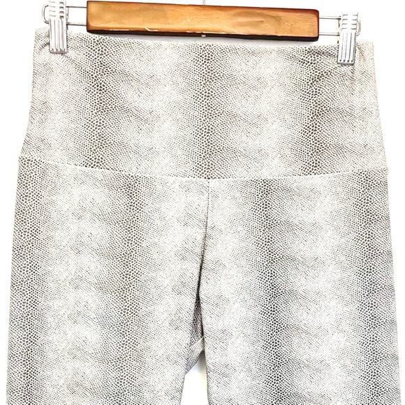 Onzie Flow Snakeskin Print Activewear Leggings Black White Full Length Women M/L - Picture 2 of 5